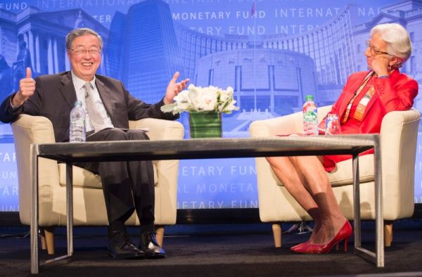 周小川行长还应拉加德总裁的邀请参加了基金组织举办的中央银行政策研讨，就“把握好多目标货币政策：转型的中国经济的视角”作了主题发言，并与拉加德总裁进行了政策对话。