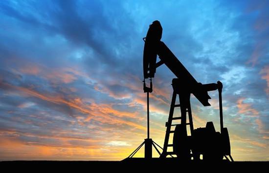 很久以前，沙特前任石油和矿产资源部纳伊米(Ali al-Naimi)就曾表示，沙特作为世界上最大的石油出口国应当考虑调整产量以支撑原油价格。但是，到目前为止，该国及其实际控制下的OPEC还未出台对原油价格的干预措施。