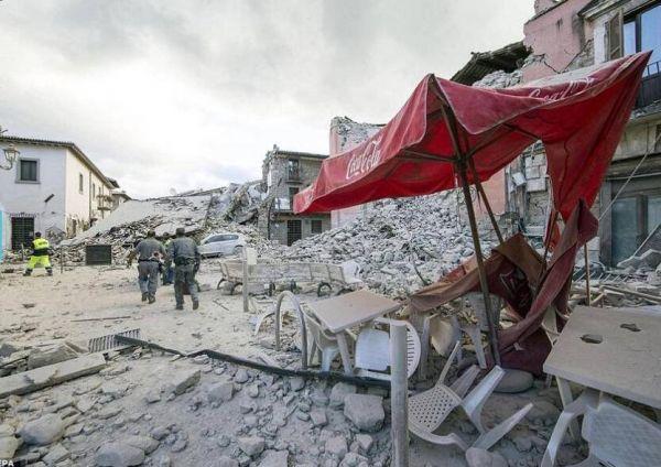 此次地震发生在当地时间8月24日上午3:36点，靠近诺尔恰，距离意大利中部城市佩鲁贾东南50英里，100多英里之外的首都罗马也有强烈震感。
